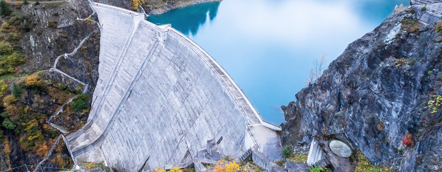 ABB lanza nueva línea de generadores hidroeléctricos en su planta de motores de anillo en España