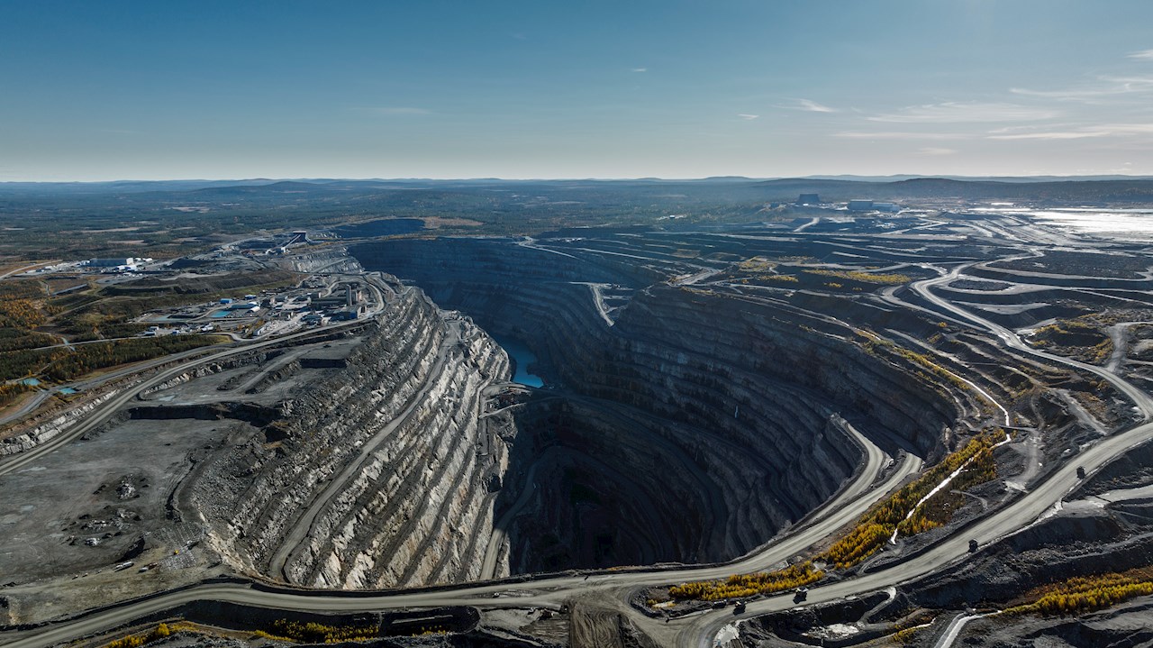 Aitik_open_pit_summer