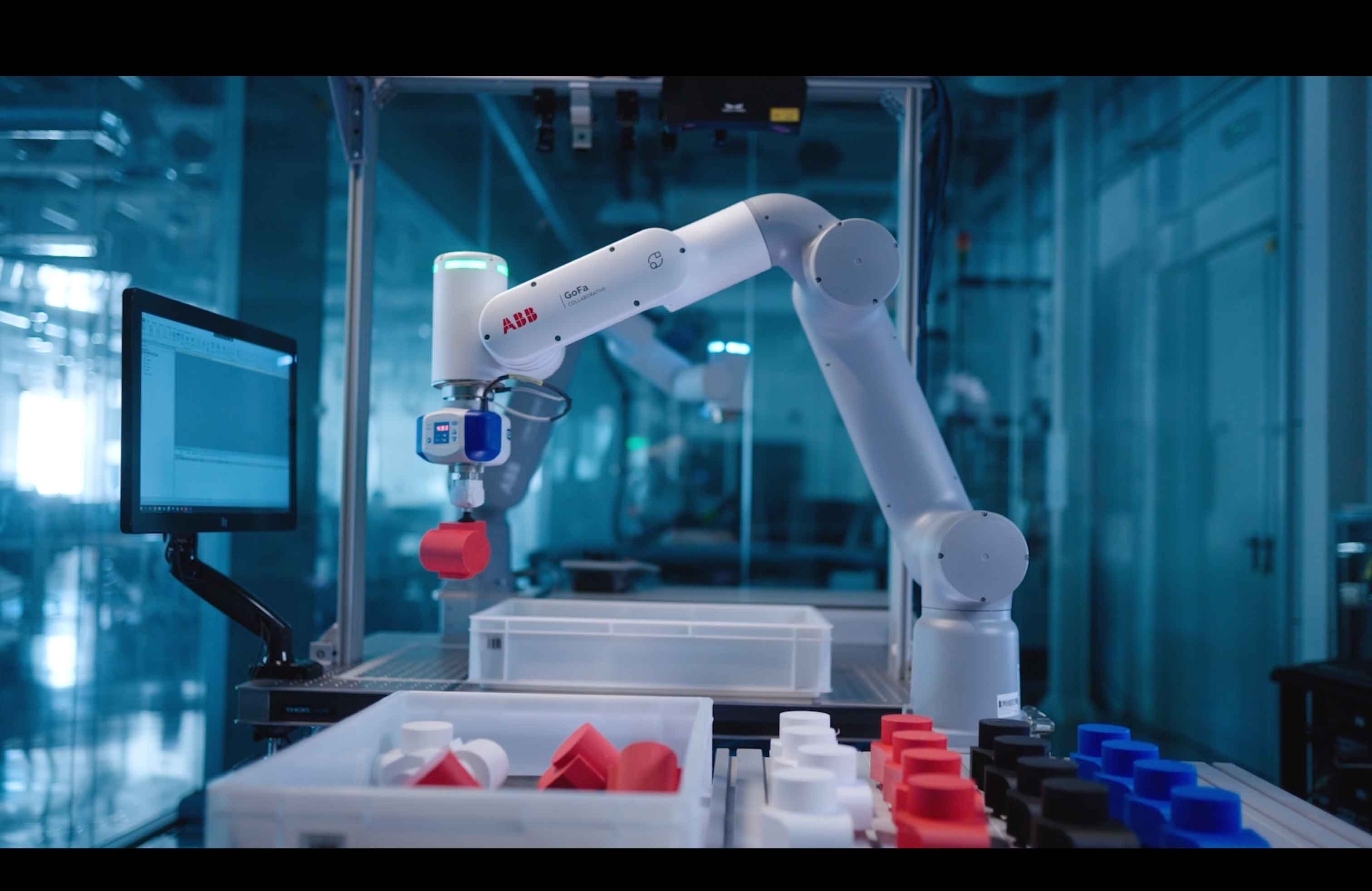 ABB Robotics lanza OmniCore™EyeMotion para una autonomía impulsada por visión