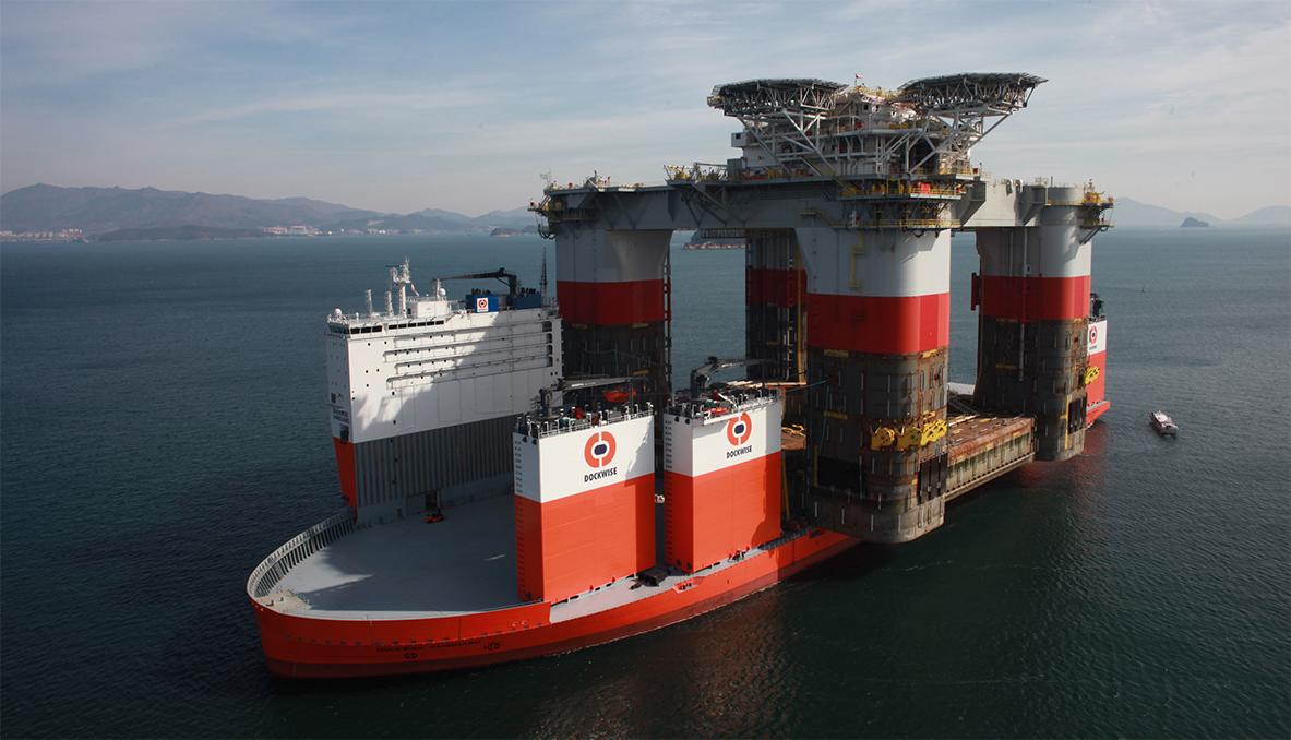 Dockwise Vanguard loading JSM hull 02_1183x500